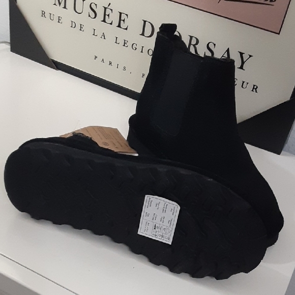 BearPaw Black Chelsea Boots - Picture 3 of 6